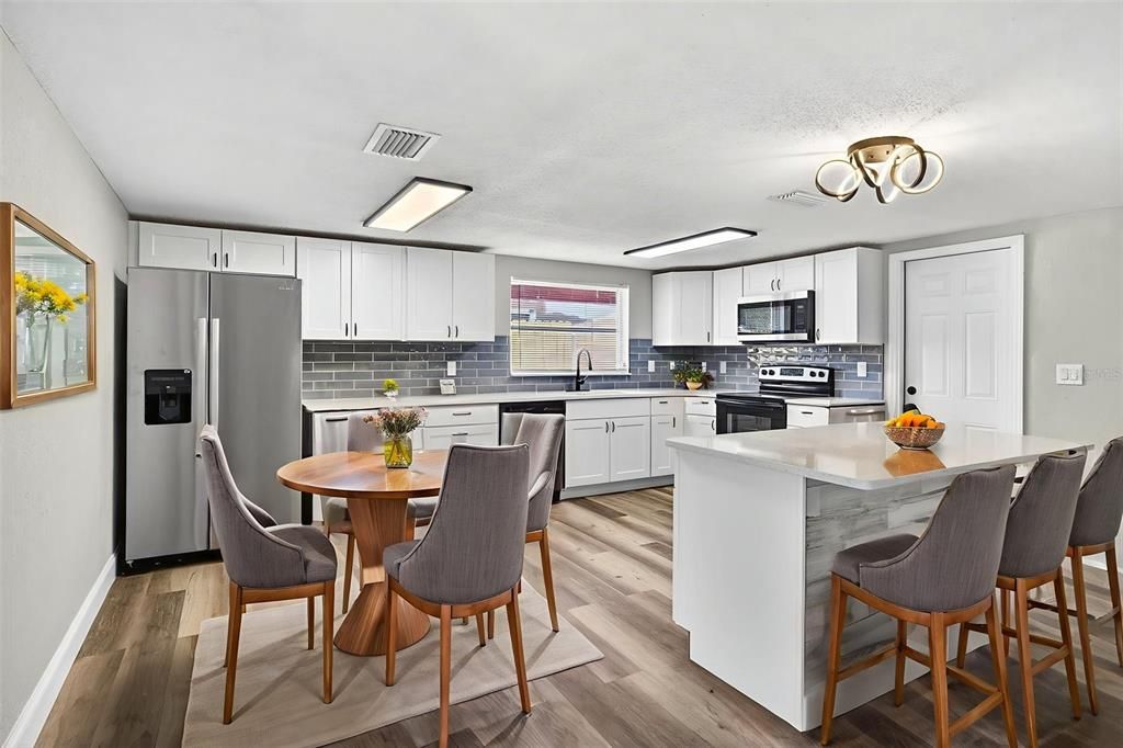 合同活跃: $279,900 (3 贝兹, 2 浴室, 1454 平方英尺)