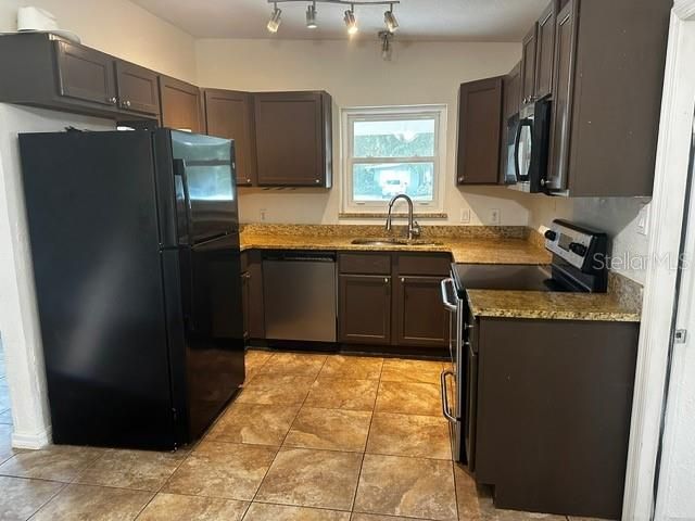 出租: $2,500 (3 贝兹, 2 浴室, 1288 平方英尺)