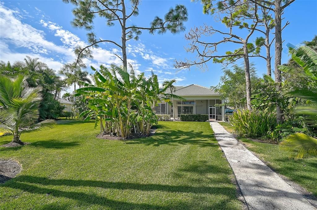 For Sale: $2,300,000 (4 beds, 5 baths, 4346 Square Feet)