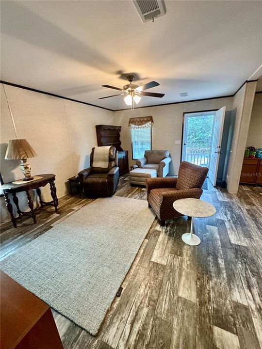 En Venta: $320,000 (3 camas, 2 baños, 1404 Pies cuadrados)