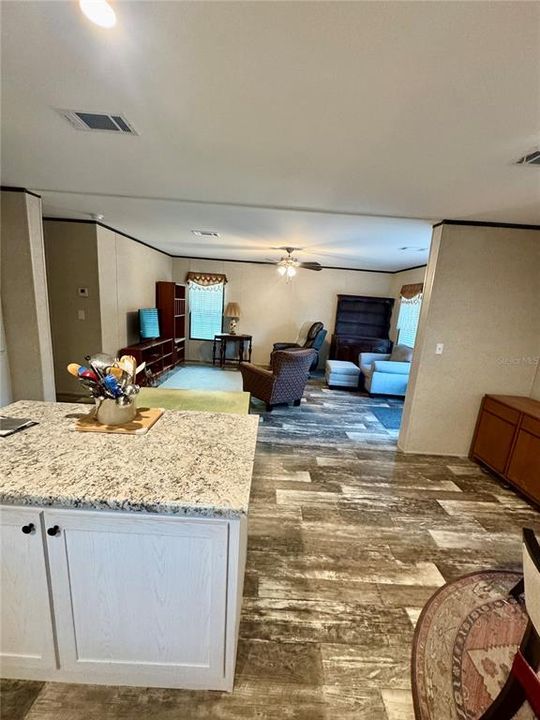 En Venta: $320,000 (3 camas, 2 baños, 1404 Pies cuadrados)