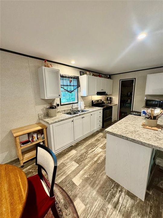 En Venta: $320,000 (3 camas, 2 baños, 1404 Pies cuadrados)