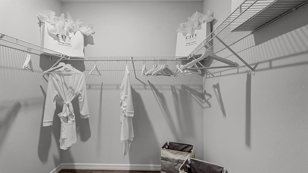 合同活跃: $358,490 (4 贝兹, 2 浴室, 1828 平方英尺)