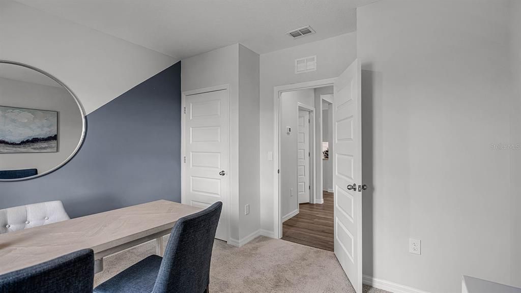 合同活跃: $358,490 (4 贝兹, 2 浴室, 1828 平方英尺)