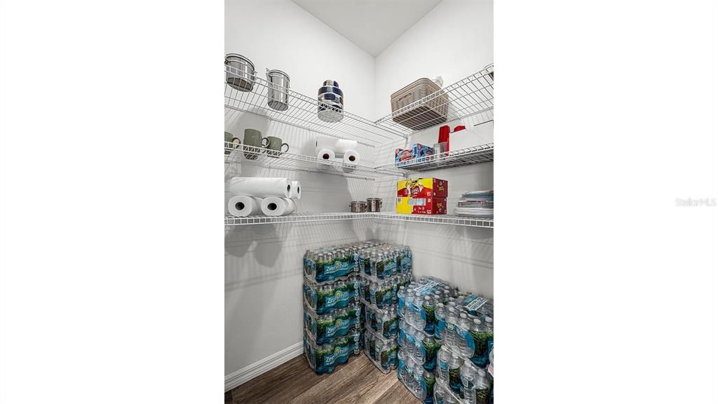 合同活跃: $358,490 (4 贝兹, 2 浴室, 1828 平方英尺)