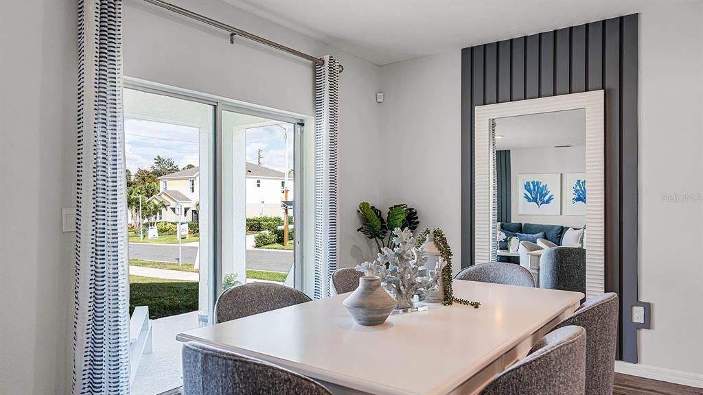 合同活跃: $358,490 (4 贝兹, 2 浴室, 1828 平方英尺)