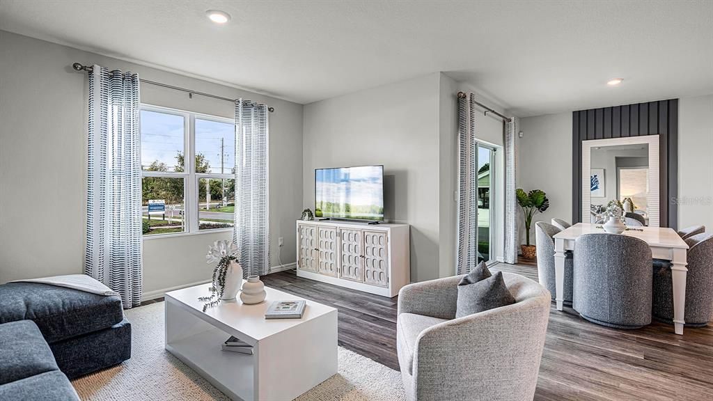 合同活跃: $358,490 (4 贝兹, 2 浴室, 1828 平方英尺)