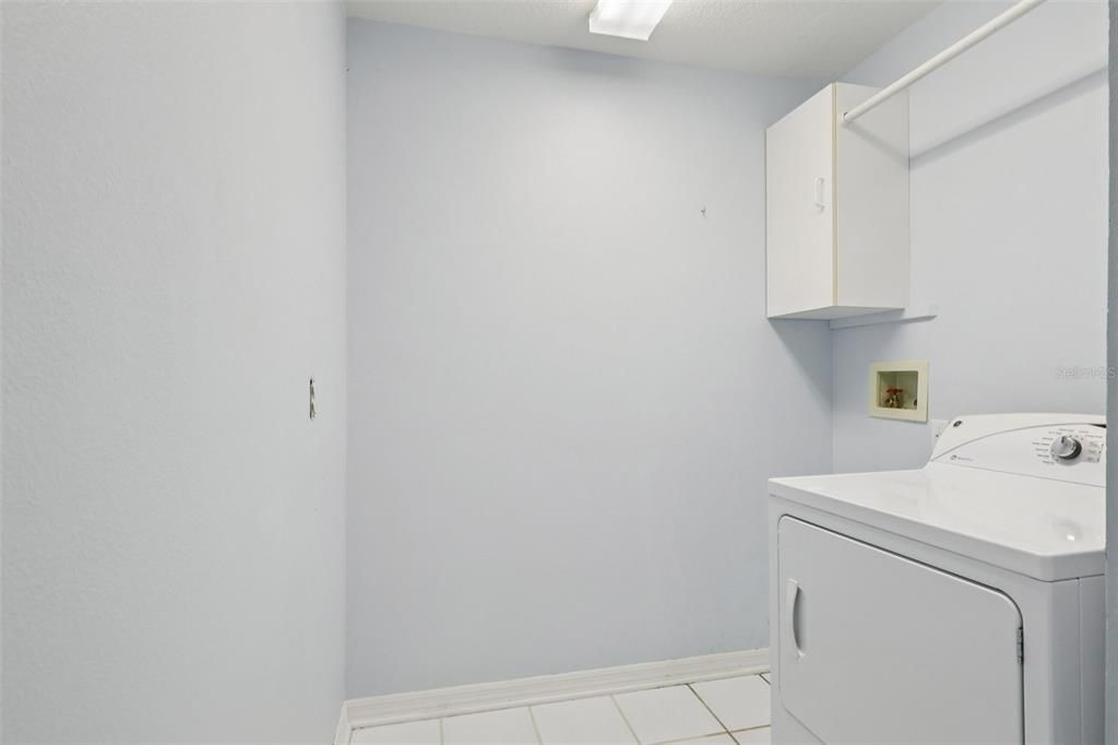 Active With Contract: $299,900 (3 beds, 2 baths, 1562 Square Feet)