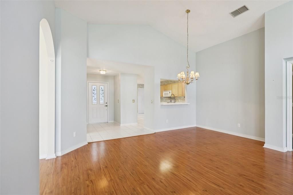 Active With Contract: $299,900 (3 beds, 2 baths, 1562 Square Feet)