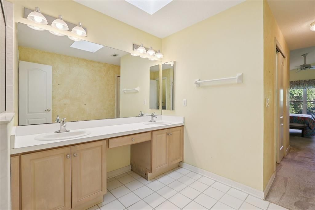 Active With Contract: $299,900 (3 beds, 2 baths, 1562 Square Feet)