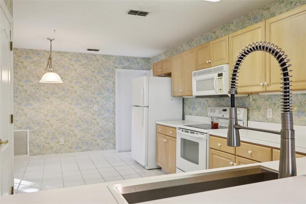 Active With Contract: $299,900 (3 beds, 2 baths, 1562 Square Feet)