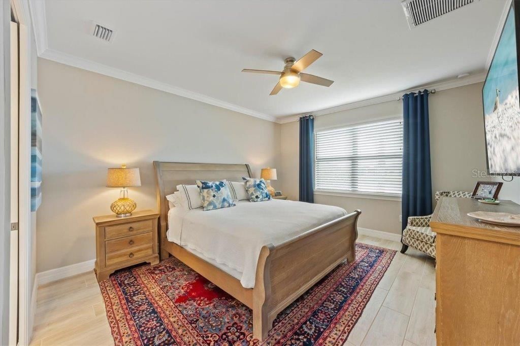 En Venta: $630,000 (4 camas, 2 baños, 1997 Pies cuadrados)