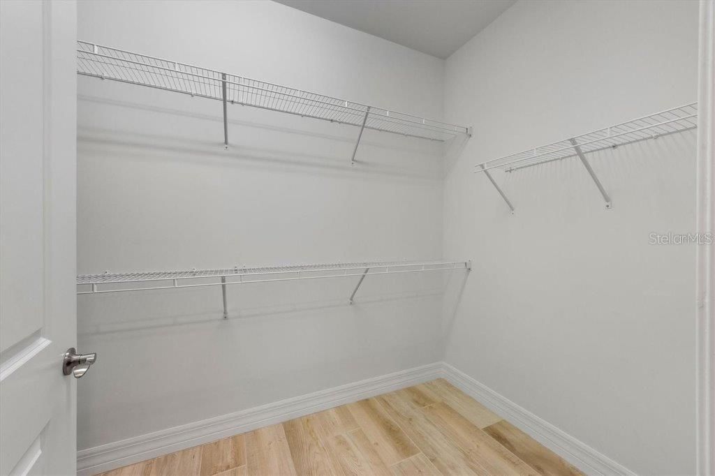 En Venta: $630,000 (4 camas, 2 baños, 1997 Pies cuadrados)