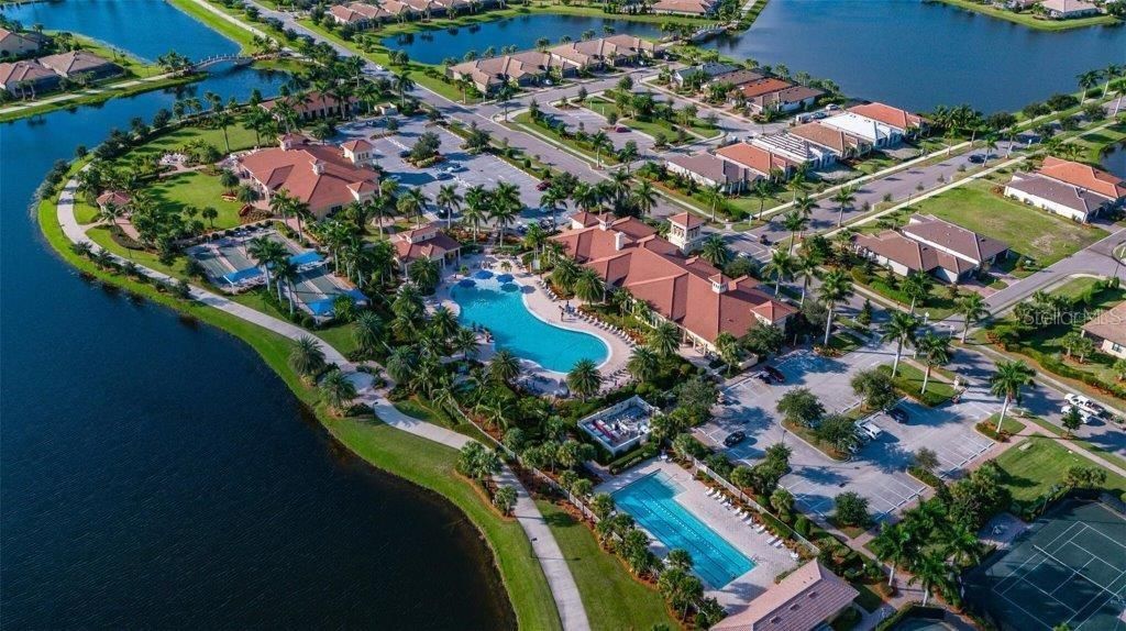 En Venta: $630,000 (4 camas, 2 baños, 1997 Pies cuadrados)