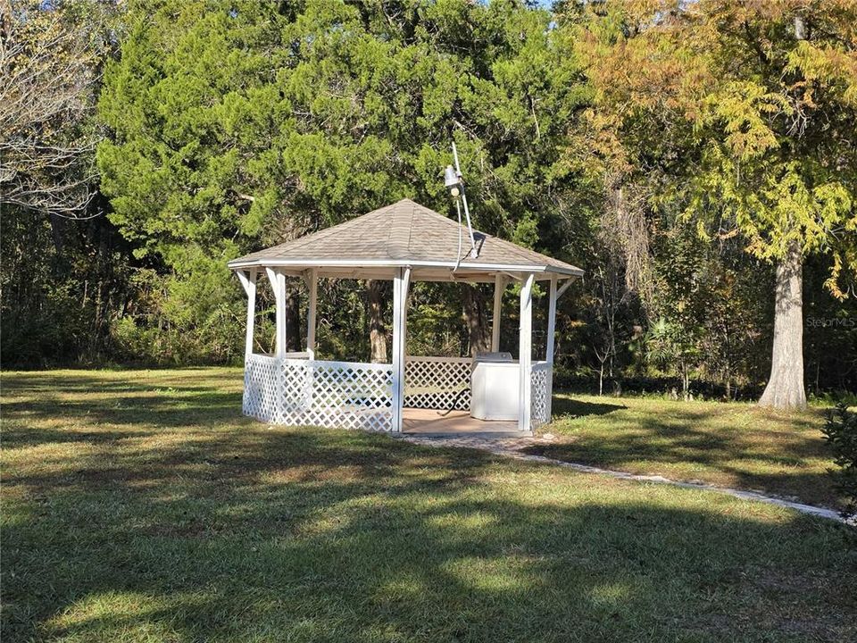 For Rent: $2,000 (3 beds, 1 baths, 1520 Square Feet)