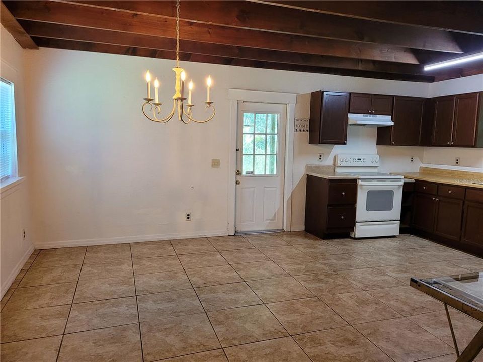 For Rent: $2,000 (3 beds, 1 baths, 1520 Square Feet)