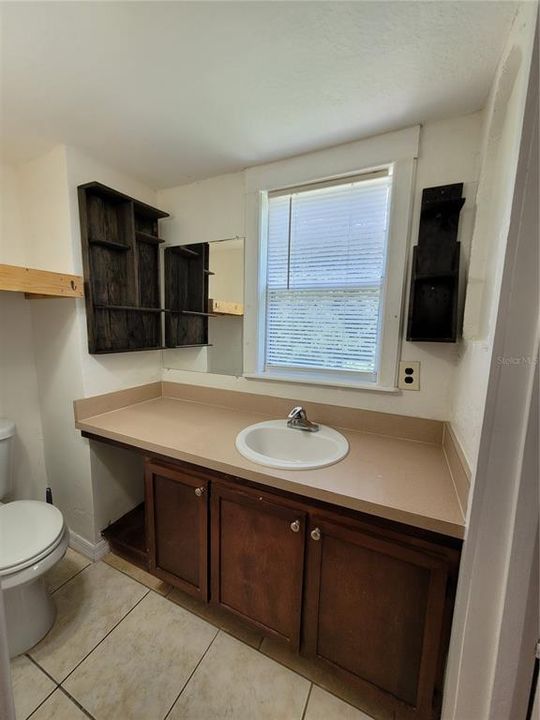 For Rent: $2,000 (3 beds, 1 baths, 1520 Square Feet)