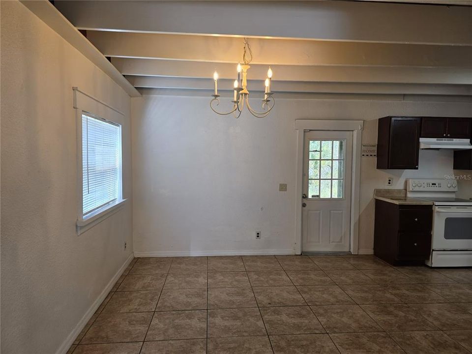 For Rent: $2,000 (3 beds, 1 baths, 1520 Square Feet)