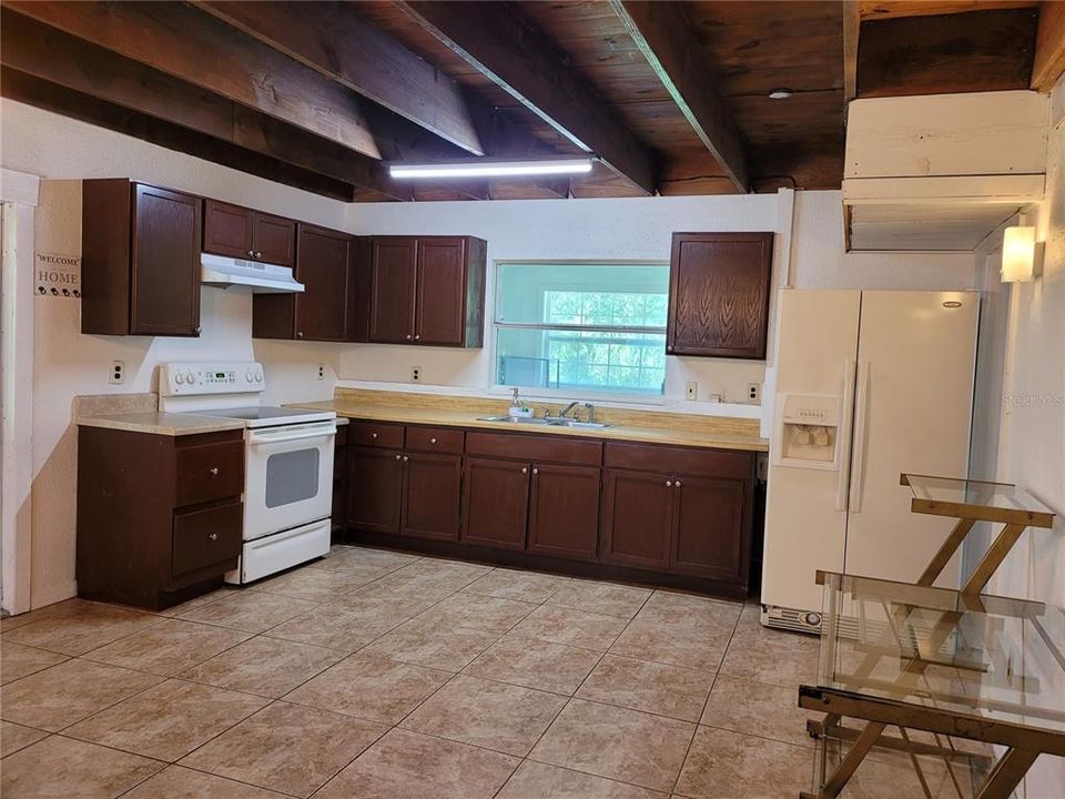 For Rent: $2,000 (3 beds, 1 baths, 1520 Square Feet)