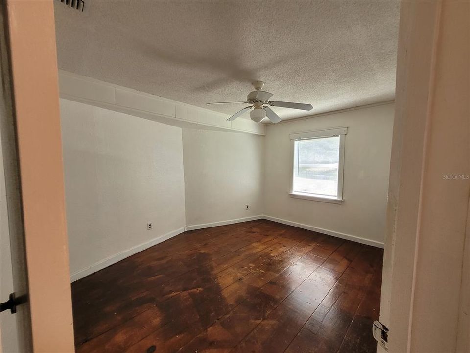 For Rent: $2,000 (3 beds, 1 baths, 1520 Square Feet)