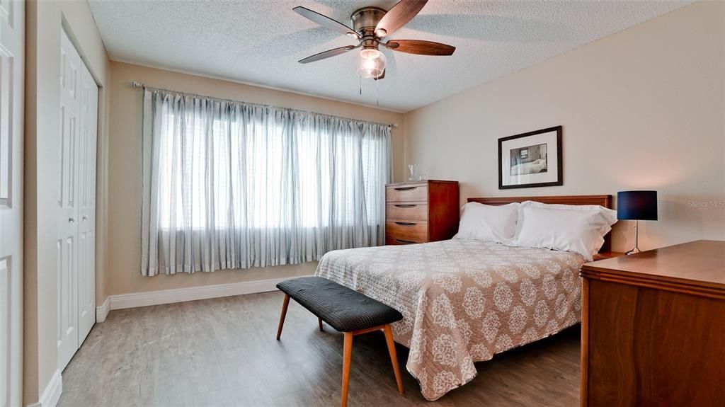 For Sale: $180,000 (1 beds, 1 baths, 812 Square Feet)