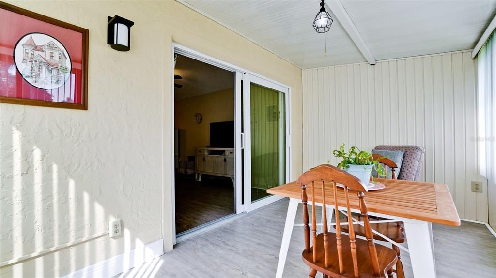 For Sale: $180,000 (1 beds, 1 baths, 812 Square Feet)