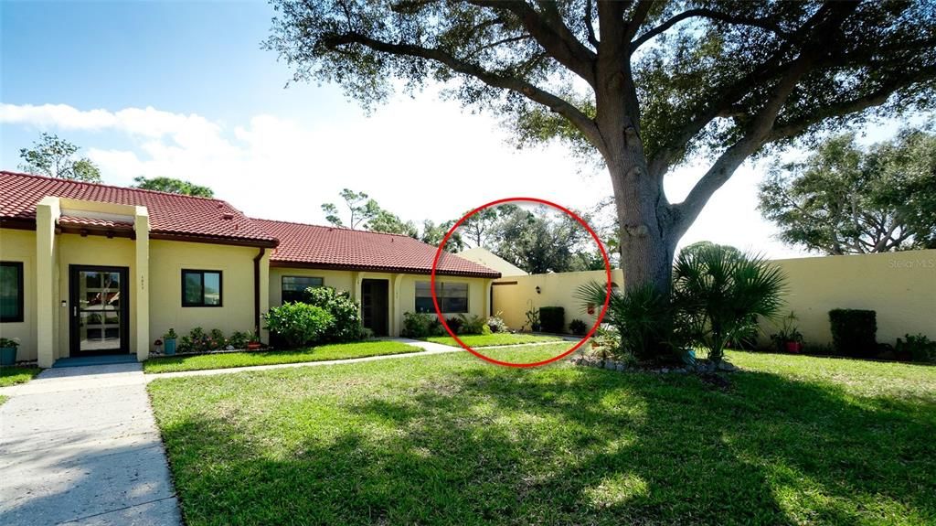 For Sale: $180,000 (1 beds, 1 baths, 812 Square Feet)