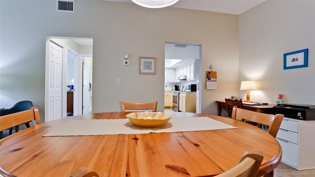 For Sale: $180,000 (1 beds, 1 baths, 812 Square Feet)