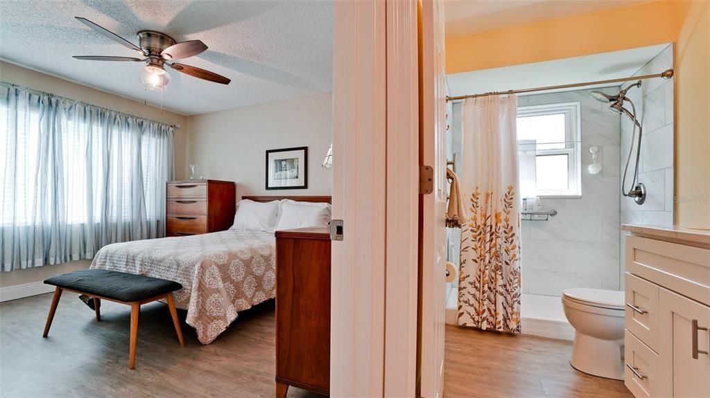 For Sale: $180,000 (1 beds, 1 baths, 812 Square Feet)