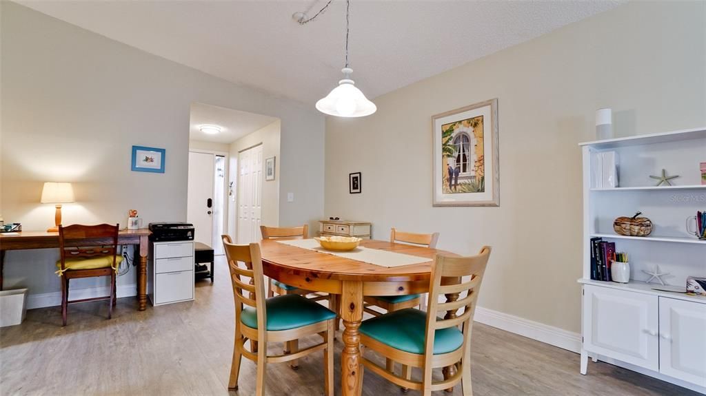 For Sale: $180,000 (1 beds, 1 baths, 812 Square Feet)