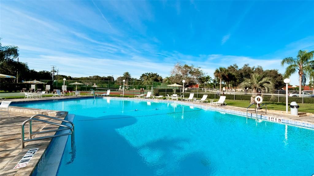 For Sale: $180,000 (1 beds, 1 baths, 812 Square Feet)