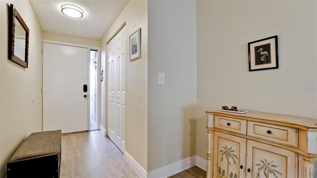 For Sale: $180,000 (1 beds, 1 baths, 812 Square Feet)