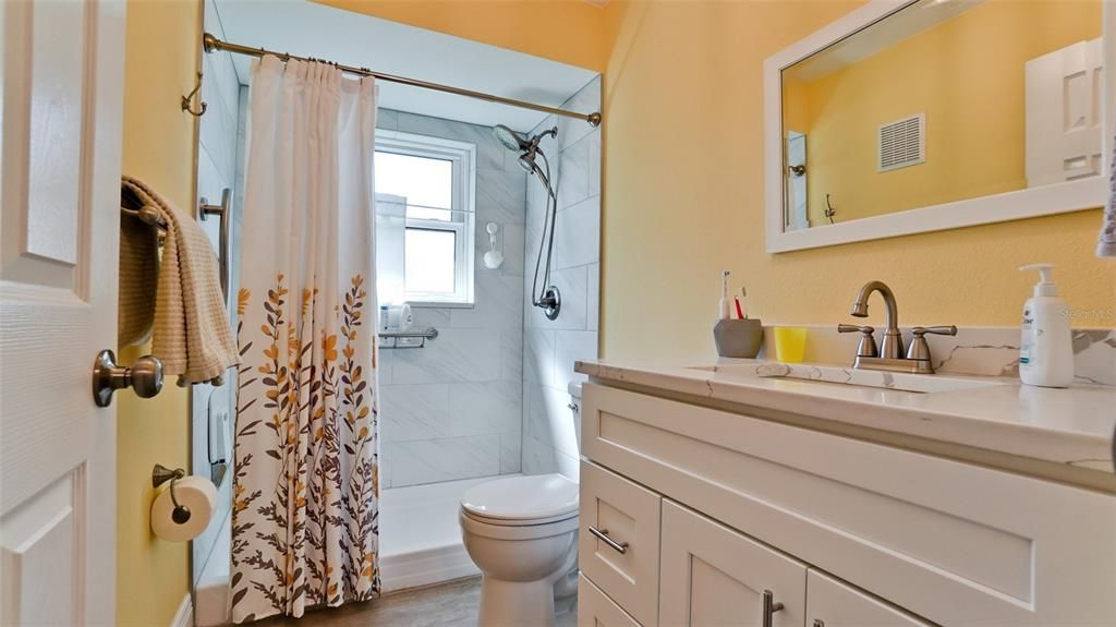 For Sale: $180,000 (1 beds, 1 baths, 812 Square Feet)