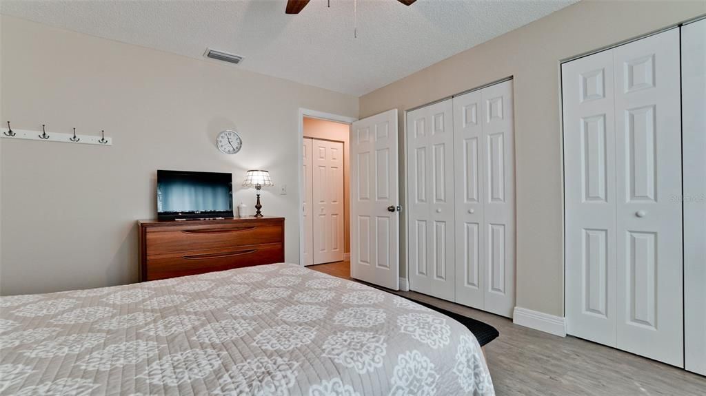 For Sale: $180,000 (1 beds, 1 baths, 812 Square Feet)