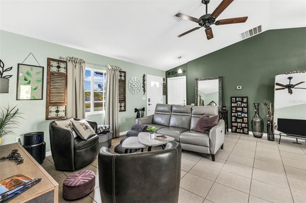 For Sale: $289,900 (3 beds, 2 baths, 1170 Square Feet)