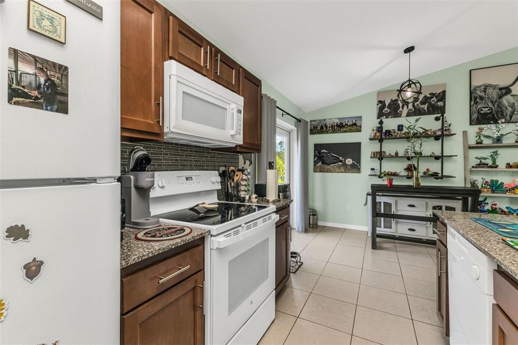 For Sale: $289,900 (3 beds, 2 baths, 1170 Square Feet)