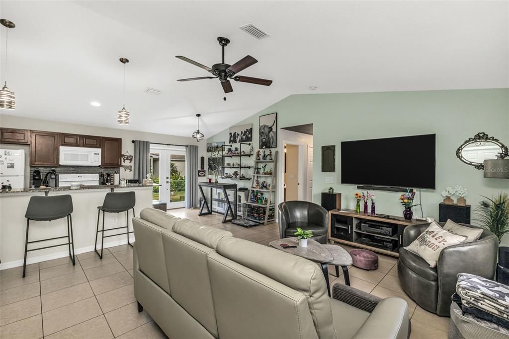 For Sale: $289,900 (3 beds, 2 baths, 1170 Square Feet)