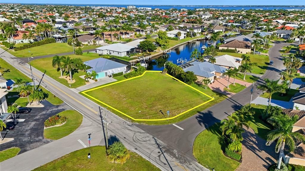 待售: $240,000 (0.33 acres)