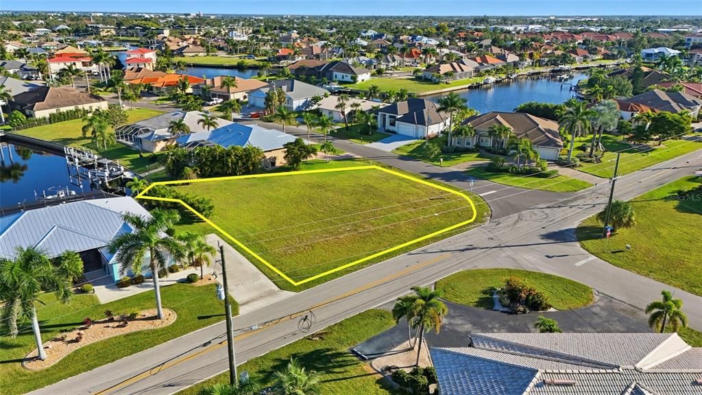 待售: $240,000 (0.33 acres)