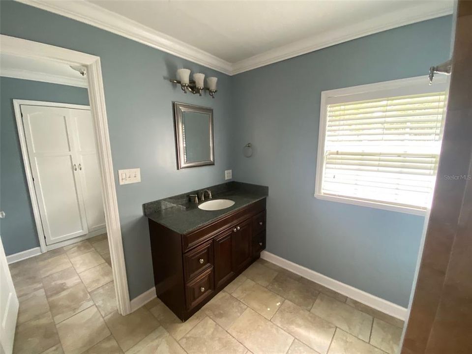 For Rent: $2,500 (2 beds, 2 baths, 986 Square Feet)