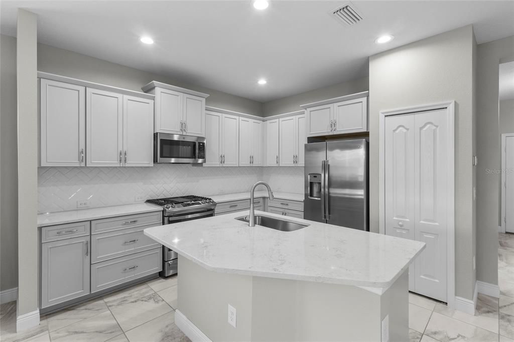 For Sale: $388,000 (2 beds, 2 baths, 1518 Square Feet)