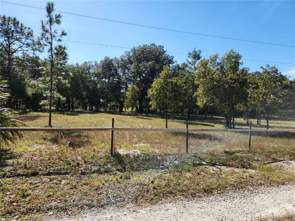 На продажу: $235,000 (2.51 acres)