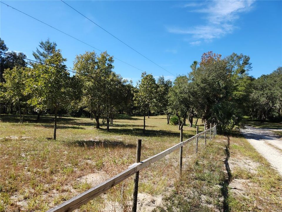 На продажу: $235,000 (2.51 acres)