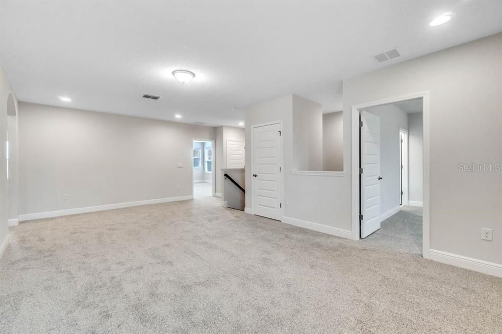 Active With Contract: $811,021 (5 beds, 4 baths, 3225 Square Feet)