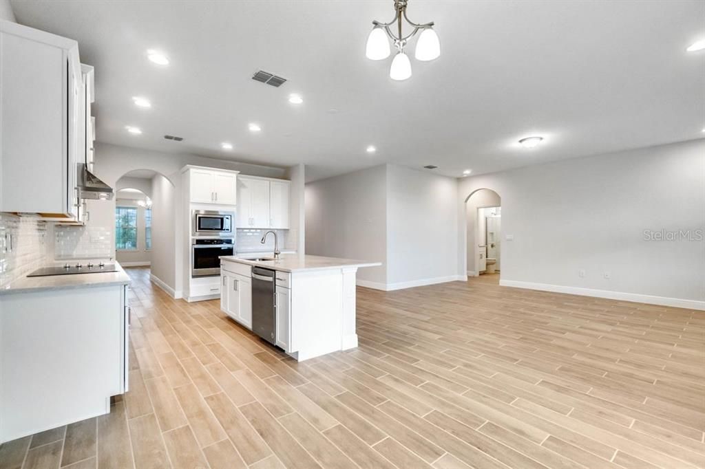 Active With Contract: $811,021 (5 beds, 4 baths, 3225 Square Feet)