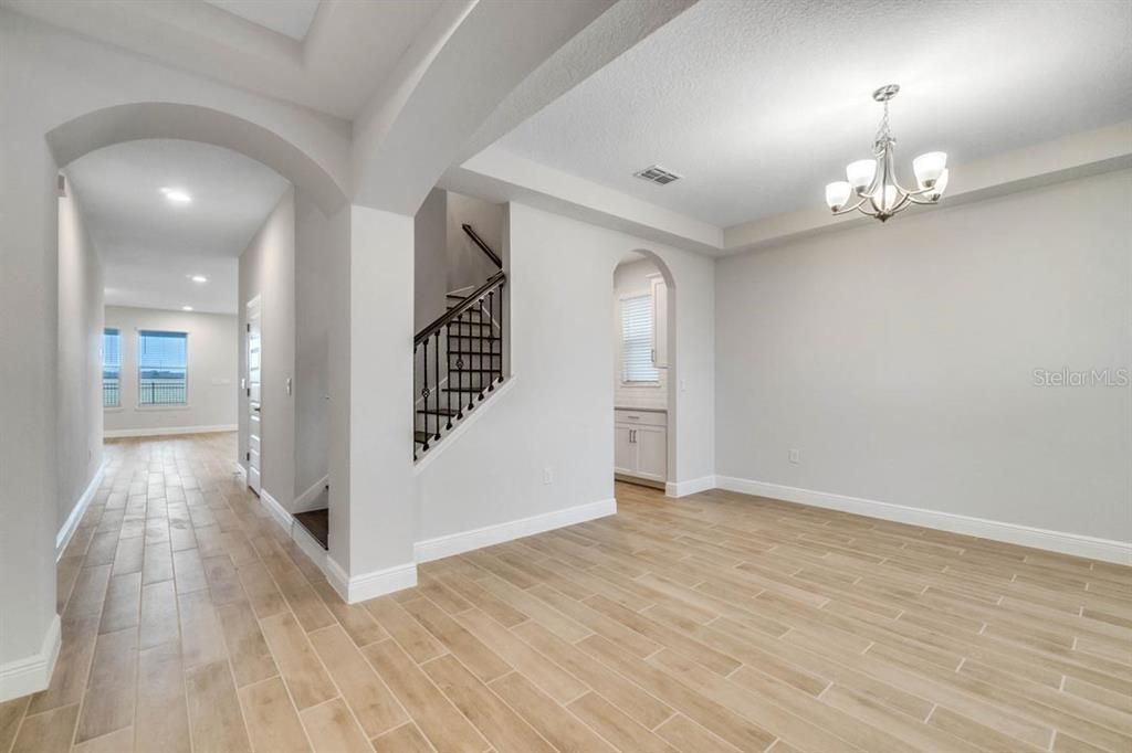 Active With Contract: $811,021 (5 beds, 4 baths, 3225 Square Feet)