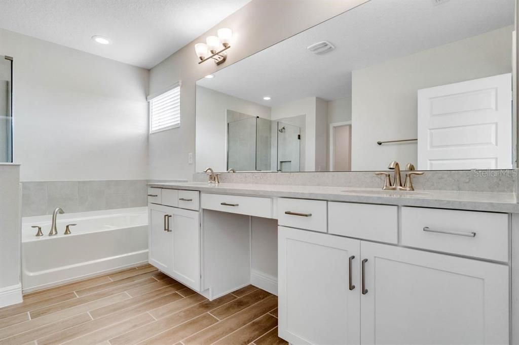 Active With Contract: $811,021 (5 beds, 4 baths, 3225 Square Feet)