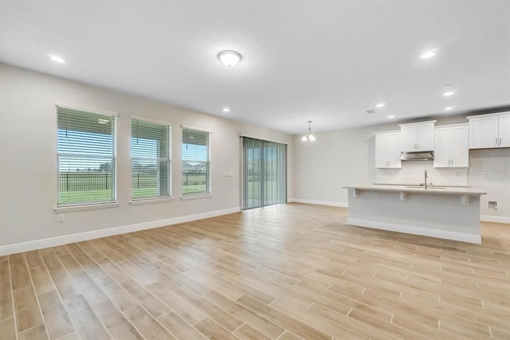 Active With Contract: $811,021 (5 beds, 4 baths, 3225 Square Feet)