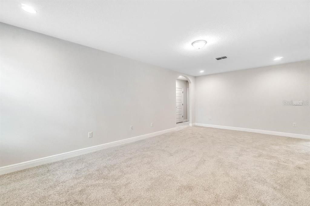 Active With Contract: $811,021 (5 beds, 4 baths, 3225 Square Feet)