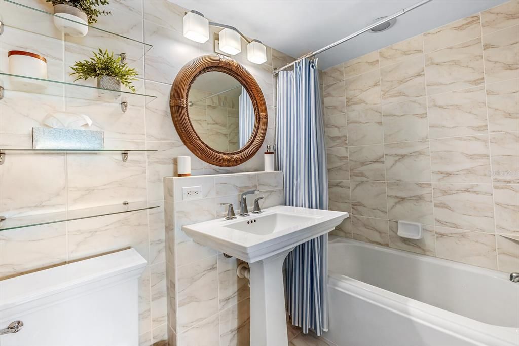 待售: $585,000 (1 贝兹, 1 浴室, 784 平方英尺)